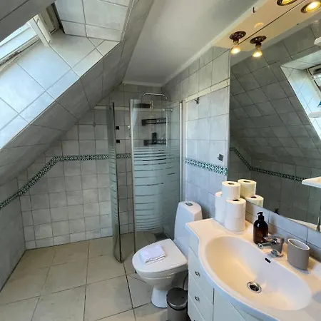 Apartmán Fully Furnished With Shared Kitchen And Bathroom5 *
